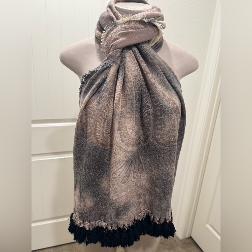 Elegant Paisley Scarf with Fringe